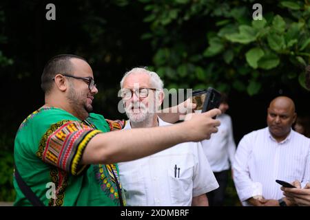 LONDRES, Royaume-Uni, 23 juin 2024 : Jeremy Corbyn, ancien chef du Parti travailliste, assiste à un rassemblement au Phillip Noel-Baker Peace Garden à Islington. Corbyn se présente comme candidat indépendant dans la circonscription d'Islington North aux prochaines élections générales. Crédit : Justin Griffiths-Williams/Alamy Live News Banque D'Images