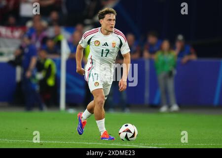 Stuttgart, Allemagne. 23 juin 2024. Le Hongrois Callum Styles lors du match de l'UEFA Euro 2024 opposant l'Écosse et la Hongrie, Groupe A, date 3, a joué au Mercedes-Benz Arena Stadium le 23 juin 2024 à Stuttgart, en Allemagne. (Photo de Bagu Blanco/PRESSINPHOTO) crédit : AGENCE SPORTIVE PRESSINPHOTO/Alamy Live News Banque D'Images