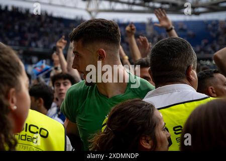 Barcelone, Espagne. 23 juin 2024. Joan Garcia (RCD Espanyol) célèbre la victoire lors d'un match final Playoff la Liga Hypermotion entre le RCD Espanyol et le Real Oviedo au Stage Front Stadium, à Barcelone, en Espagne, le 23 juin 2024. Photo de Felipe Mondino/Sipa USA crédit : Sipa USA/Alamy Live News Banque D'Images