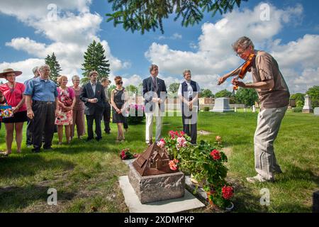 2011 Service commémoratif sur le cimetière de James O’Rourke (1933-2011), artiste fondateur de la Rourke Art Gallery + Museum au Prairie Home Cemetery, à M. Banque D'Images