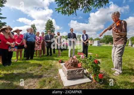 2011 Service commémoratif sur le cimetière de James O’Rourke (1933-2011), artiste fondateur de la Rourke Art Gallery + Museum au Prairie Home Cemetery, à M. Banque D'Images