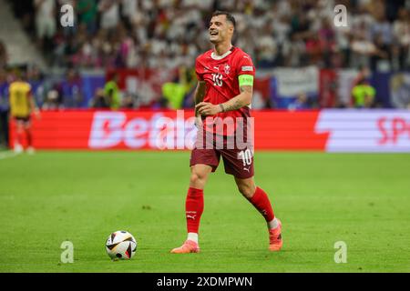 23 juin 2024, Hesse, Francfort/M. : Football : Championnat d'Europe, Suisse - Allemagne, tour préliminaire, Groupe A, jour de match 3, Frankfurt Arena, la Suisse granit Xhaka sur le ballon. Photo : Christian Charisius/dpa Banque D'Images