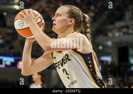 Chicago, États-Unis. 23 juin 2024. Chicago, USA, 23 juin 2024 : Kristy Wallace (3 Indiana Fever) tire la balle pendant le match entre le Chicago Sky et Indiana Fever le dimanche 23 juin 2024 à Wintrust Arena, Chicago, USA. (PAS D'USAGE COMMERCIAL) (Shaina Benhiyoun/SPP) crédit : SPP Sport Press photo. /Alamy Live News Banque D'Images