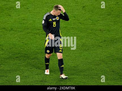 L'écossais Callum McGregor montre son rejet après le match du Groupe A De l'UEFA Euro 2024 à la Stuttgart Arena de Stuttgart, en Allemagne. Date de la photo : dimanche 23 juin 2024. Banque D'Images