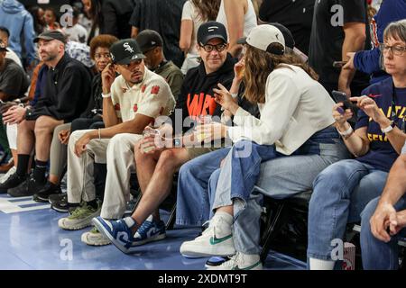 Chicago, États-Unis. 23 juin 2024. Chicago, USA, 23 juin 2024 : L'acteur Jason Sudeikis et chance the Rapper assistent au match entre le Chicago Sky et Indiana Fever le dimanche 23 juin 2024 à Wintrust Arena, Chicago, USA. (PAS D'USAGE COMMERCIAL) (Shaina Benhiyoun/SPP) crédit : SPP Sport Press photo. /Alamy Live News Banque D'Images