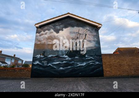 Une vue générale d'une murale célébrant l'histoire maritime de la ville est vue sur le Headland, Hartlepool. Hartlepool est dans le top 10% des zones défavorisées au Royaume-Uni. Il a changé pour un siège conservateur lors d'une élection partielle en 2021 pour la première fois de son histoire à Hartlepool, comté de Durham, Angleterre le vendredi 21 juin 2024. (Photo : Michael Driver | mi News) crédit : MI News & Sport /Alamy Live News Banque D'Images