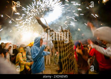 Course de feu, -Correfoc-, festival des démons et du feu. Fêtes de Sant Joan. Palma. Majorque. Îles Baléares. Espagne. Banque D'Images