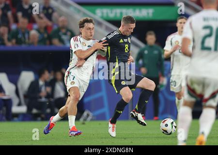 Stuttgart, Allemagne. 23 juin 2024. Callum McGregor (Ecosse)Callum Styles (Hongrie) lors du match UEFA Euro Allemagne 2024 entre l'Ecosse 0-1 Hongrie à Stuttgart Arena le 23 juin 2024 à Stuttgart, Allemagne. Crédit : Maurizio Borsari/AFLO/Alamy Live News crédit : Aflo Co. Ltd./Alamy Live News Banque D'Images
