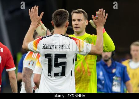 Francfort, Allemagne. 23 juin 2024. Le gardien de but allemand Manuel Neuer, à gauche Nico Schlotterbeck célèbre la victoire après le match de football UEFA Euro 2024, Groupe A, entre la Suisse et l'Allemagne le 23 juin 2024 au Deutsche Bank Park à Francfort, Allemagne - photo Jean Catuffe/DPPI crédit : DPPI Media/Alamy Live News Banque D'Images