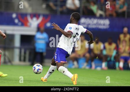 ARLINGTON, TX - 23 JUIN : Yunus Musah des États-Unis passe la balle lors d'un match entre les États-Unis et la Bolivie dans le cadre du groupe C de CONMEBOL Copa America 2024 au AT&T Stadium le 23 juin 2024 à Arlington, États-Unis. (Photo Alejandro Salazar/PxImages) Banque D'Images