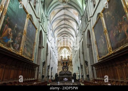 Saint-Antoine l'Abbaye labellisé les plus Beaux villages de France. Intérieur de l'église abbatiale construite du XIIe au XVe siècle. Isère. Auvergn Banque D'Images