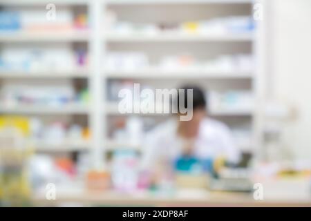 Bouteilles de médecine sur les étagères de médicaments dans la pharmacie, pharmacie arrière-plan flou Banque D'Images