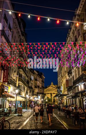 Soirée festive rue Jules Van Praet avec la Bourse de Bruxelles à View - Bruxelles, Belgique Banque D'Images