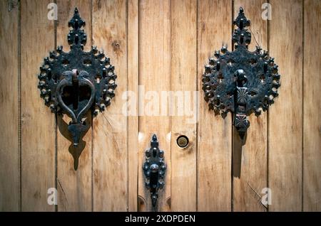 Vieille porte traditionnelle. Banque D'Images