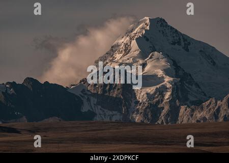 Montagne enneigée de Huayna Potosi en Bolivie Banque D'Images