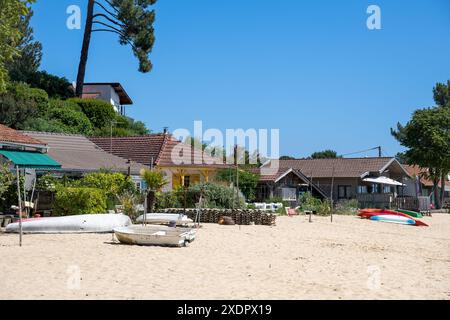 Cap Ferret (Baie d'Arcachon, France). Belles villas traditionnelles et maisons en bois sur la plage Banque D'Images