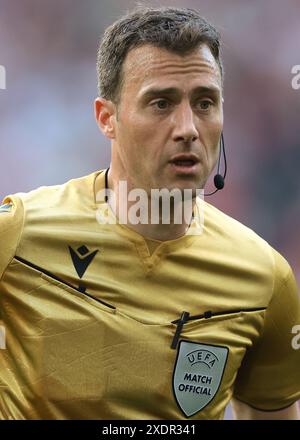 Dortmund, Allemagne. 22 juin 2024. L'arbitre allemand Felix Swayer réagit lors du match des Championnats d'Europe de l'UEFA au BVB Stadion, Dortmund. Le crédit photo devrait se lire : Jonathan Moscrop/Sportimage crédit : Sportimage Ltd/Alamy Live News Banque D'Images