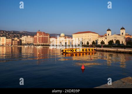 Géographie / voyage, Italie, Trieste, vue de Molo audace au Riva Tre novembre, ADDITIONAL-RIGHTS-LEARANCE-INFO-NOT-AVAILABLE Banque D'Images