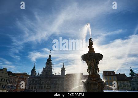 Géographie / voyage, Slovaquie, Ceske Budejovice, place principale avec fontaine Samson sur ciel bleu, SUPPLÉMENT-DROITS-AUTORISATION-INFO-NOT-AVAILABLE Banque D'Images
