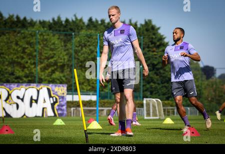 Bruxelles, Belgique. 24 juin 2024. Louis Patris d'Anderlecht photographié lors d'une séance d'entraînement de l'équipe belge de football RSC Anderlecht, lundi 24 juin 2024 à Bruxelles, en préparation de la prochaine saison 2024-2025 de la première division Jupiler Pro League. BELGA PHOTO VIRGINIE LEFOUR crédit : Belga News Agency/Alamy Live News Banque D'Images