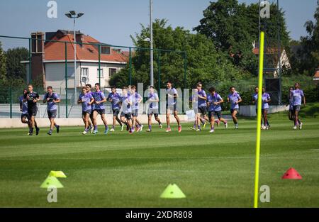 Bruxelles, Belgique. 24 juin 2024. Les joueurs d'Anderlecht photographiés en action lors d'une séance d'entraînement de l'équipe belge de football RSC Anderlecht, lundi 24 juin 2024 à Bruxelles, en préparation de la prochaine saison 2024-2025 de la première division Jupiler Pro League. BELGA PHOTO VIRGINIE LEFOUR crédit : Belga News Agency/Alamy Live News Banque D'Images