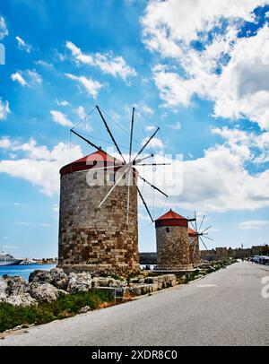 Anciens moulins à vent à Rhodes, vieille ville, Grèce, Europe Banque D'Images