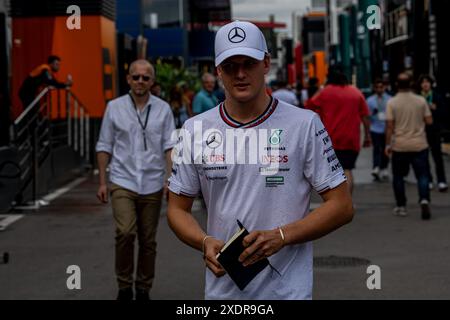 CIRCUIT DE BARCELONA-CATALUNYA, ESPAGNE - 22 JUIN : Mick Schumacher, le pilote de réserve de l'écurie Mercedes F1, lors du Grand Prix d'Espagne au circuit de Barcelona-Catalunya le samedi 22 juin 2024 à Montmelo, Espagne. (Photo de Michael Potts/BSR Agency) crédit : BSR Agency/Alamy Live News Banque D'Images