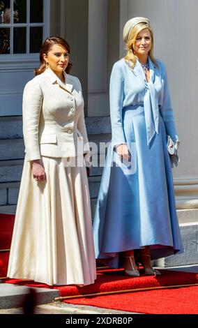 La Haye, 15-06-2024 la reine Maxima des pays-Bas et sa Majesté Sjeika Jawaher bint Hamad Al Thani du Qatar visite officielle de sa Majesté Sjeik Tamim bin Hamad Al Thani, émir du Qatar et sa Majesté Sjeika Jawaher bint Hamad Al Thani aux pays-Bas POINTEZ LA vue crédit : dpa Picture alliance/Alamy Live News Banque D'Images