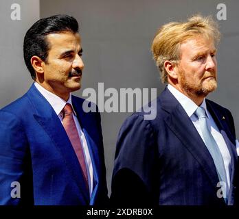 La Haye, 15-06-2024 le roi Willem Alexander des pays-Bas et sa Majesté Sjeik Tamim bin Hamad Al Thani, émir du Qatar POINTENT LA vue crédit : dpa Picture alliance/Alamy Live News Banque D'Images