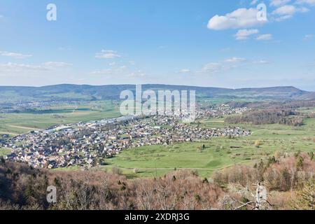 Suisse, Schwarzbubenland, Laufental, Büsserach, Soleure, Chemmiflue, Büsserach SO, vue, printemps Banque D'Images