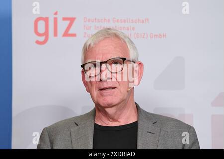 Jahrespressekonferenz der Deutsche Gesellschaft fuer internationale Zusammenarbeit GIZ GmbH AM 24. Juni 2024 à Berlin. IM Foto vom 24.06.2024, Staatssekretaer und GIZ-Aufsichtsratsvorsitzender Jochen Flassbarth. USAGE ÉDITORIAL EXCLUSIF *** Conférence de presse annuelle de la Deutsche Gesellschaft für internationale Zusammenarbeit GIZ GmbH le 24 juin 2024 à Berlin photo du 24 juin 2024 Secrétaire d'Etat et Président du Conseil de surveillance de la GIZ Jochen Flassbarth USAGE ÉDITORIAL EXCLUSIF Copyright : epd-bild/ChristianxDitsch D24D0624GIZJahresPK100300 Banque D'Images