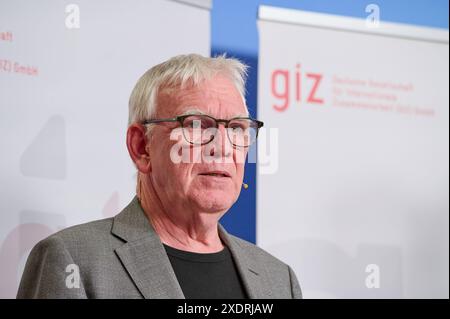 Jahrespressekonferenz der Deutsche Gesellschaft fuer internationale Zusammenarbeit GIZ GmbH AM 24. Juni 2024 à Berlin. IM Foto vom 24.06.2024, Staatssekretaer und GIZ-Aufsichtsratsvorsitzender Jochen Flassbarth. USAGE ÉDITORIAL EXCLUSIF *** Conférence de presse annuelle de la Deutsche Gesellschaft für internationale Zusammenarbeit GIZ GmbH le 24 juin 2024 à Berlin sur la photo du 24 juin 2024 Secrétaire d'Etat et Président du Conseil de surveillance de la GIZ Jochen Flassbarth USAGE ÉDITORIAL EXCLUSIF Copyright : epd-bild/ChristianxDitsch D24D0624GIZJahresPK100658 Banque D'Images