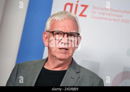 Jahrespressekonferenz der Deutsche Gesellschaft fuer internationale Zusammenarbeit GIZ GmbH AM 24. Juni 2024 à Berlin. IM Foto vom 24.06.2024, Staatssekretaer und GIZ-Aufsichtsratsvorsitzender Jochen Flassbarth. USAGE ÉDITORIAL EXCLUSIF *** Conférence de presse annuelle de la Deutsche Gesellschaft für internationale Zusammenarbeit GIZ GmbH le 24 juin 2024 à Berlin photo du 24 juin 2024 Secrétaire d'Etat et Président du Conseil de surveillance de la GIZ Jochen Flassbarth USAGE ÉDITORIAL EXCLUSIF Copyright : epd-bild/ChristianxDitsch D24D0624GIZJahresPK101801 Banque D'Images