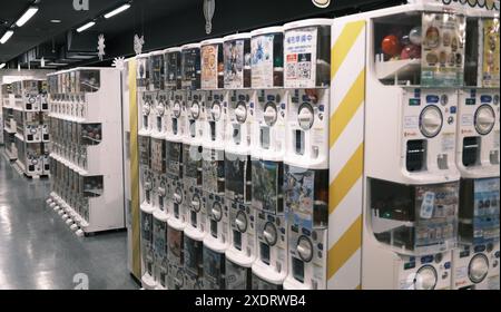 Une boutique Gashapon à Ikebukuro. Le jouet capsule est populaire dans la jeune culture japonaise Banque D'Images