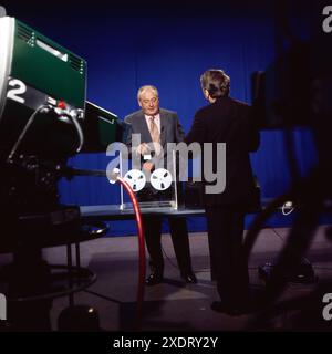 AUS Forschung und Technik, ZDF, Wissenschaftsmagazin, 1974, modérateur : Robert Gerwin Banque D'Images