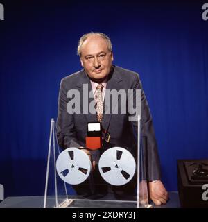 AUS Forschung und Technik, ZDF, Wissenschaftsmagazin, 1974, modérateur : Robert Gerwin Banque D'Images