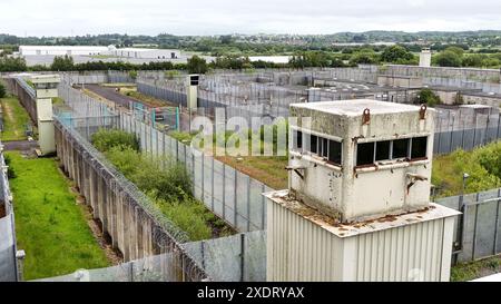 Vues générales de l'ancienne prison H Block Maze à long Kesh près de Lisburn en Irlande du Nord. Date de la photo : lundi 24 juin 2024. Le potentiel de l'ancien site de la prison de Maze doit être assorti d'une action politique pour lancer son réaménagement complet, a déclaré la première ministre Michelle O'Neill. Banque D'Images