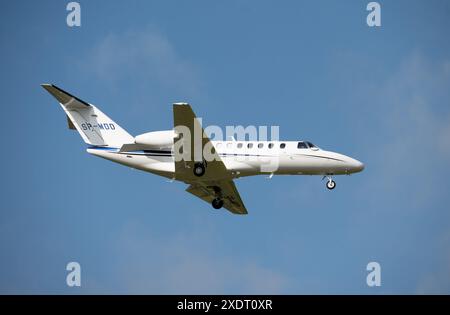 Cessna 525B citation CJ3 atterrissage à l'aéroport de Birmingham, Royaume-Uni (SP-MDD) Banque D'Images