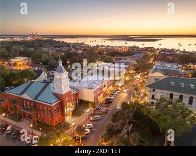 Fernandina Beach, Floride, États-Unis paysage urbain historique au crépuscule. Banque D'Images