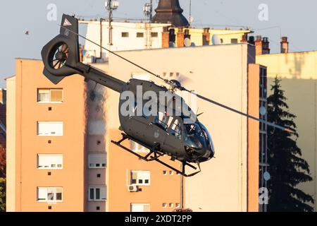 Szolnok, Hongrie - 17 août 2022 : Airbus Helicopters H145M de l'armée de l'air hongroise. Exploitation en vol. Industrie aéronautique et Banque D'Images