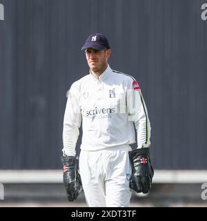 Birmingham, Royaume-Uni. 24 juin 2024. Michael Burgess lors du jour 2 du match de championnat du comté de Division 1 entre le Warwickshire CCC et le Hampshire CCC à Edgbaston Cricket Ground, Birmingham, Angleterre, le 24 juin 2024. Photo de Stuart Leggett. Utilisation éditoriale uniquement, licence requise pour une utilisation commerciale. Aucune utilisation dans les Paris, les jeux ou les publications d'un club/ligue/joueur. Crédit : UK Sports pics Ltd/Alamy Live News Banque D'Images