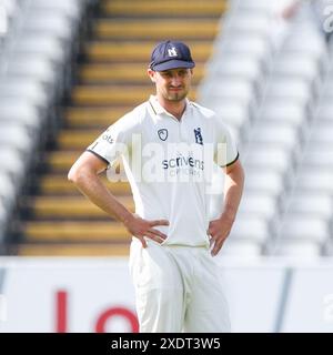 Birmingham, Royaume-Uni. 24 juin 2024. Ed Barnard lors du jour 2 du match de la Division 1 du championnat du comté entre le Warwickshire CCC et le Hampshire CCC à Edgbaston Cricket Ground, Birmingham, Angleterre, le 24 juin 2024. Photo de Stuart Leggett. Utilisation éditoriale uniquement, licence requise pour une utilisation commerciale. Aucune utilisation dans les Paris, les jeux ou les publications d'un club/ligue/joueur. Crédit : UK Sports pics Ltd/Alamy Live News Banque D'Images