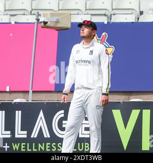 Birmingham, Royaume-Uni. 24 juin 2024. Danny Briggs lors du jour 2 du match de championnat du comté de Division 1 entre Warwickshire CCC et Hampshire CCC à Edgbaston Cricket Ground, Birmingham, Angleterre le 24 juin 2024. Photo de Stuart Leggett. Utilisation éditoriale uniquement, licence requise pour une utilisation commerciale. Aucune utilisation dans les Paris, les jeux ou les publications d'un club/ligue/joueur. Crédit : UK Sports pics Ltd/Alamy Live News Banque D'Images