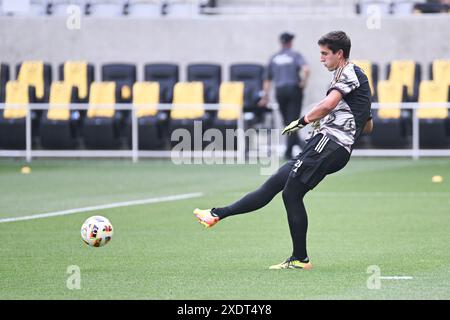 Columbus, Ohio, États-Unis. 22 juin 2024. Patrick Schulte (28), gardien de l'équipage de Columbus, se réchauffe avant de jouer au Sporting Kansas City dans leur match à Columbus, Ohio. Brent Clark/Cal Sport Media (crédit image : © Brent Clark/Cal Sport Media). Crédit : csm/Alamy Live News Banque D'Images