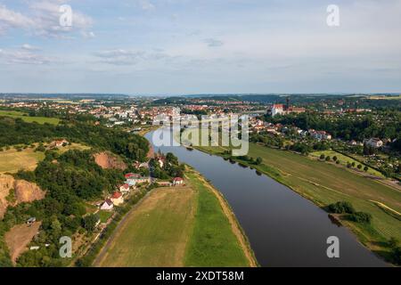 Vue aérienne de la ville touristique de Meissen, Allemagne, rivière Elbe, château d'Albrechtsburg. Destination touristique célèbre. Banque D'Images