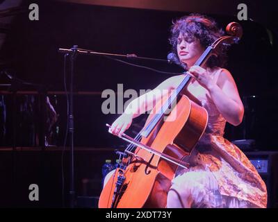 Concert de musique - Ana CARLA MAZA - CARIBE SUMMER TOUR Ana Carla Maza pendant Ana CARLA MAZA - CARIBE SUMMER TOUR, concert de musique à Vérone, Italie, 23 juin 2024 Verona Teatro Romano Italie Copyright : xMariaxCristinaxNapolitanox/xLiveMediax LPM 1417348 Banque D'Images