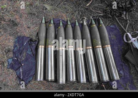 Kharkiv, Ukraine. 7 juin 2024. Munitions pour une unité d'artillerie de la 57e brigade vues à une position ukrainienne près de Vovchansk, oblast de Kharkiv. Les combats dans l’oblast de Kharkiv se sont intensifiés depuis que la Russie a lancé sa dernière offensive dans la région en mai. (Crédit image : © Laurel Chor/SOPA images via ZUMA Press Wire) USAGE ÉDITORIAL SEULEMENT! Non destiné à UN USAGE commercial ! Banque D'Images