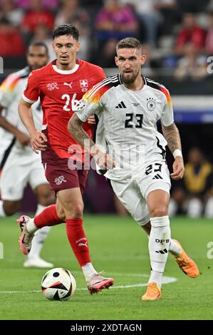 Fabian Rieder (26 ans) de Suisse et Robert Andrich (23 ans) d'Allemagne photographiés lors d'un match de football entre les équipes nationales de Suisse et d'Allemagne lors de la troisième journée du groupe A dans la phase de groupes du tournoi UEFA Euro 2024 , le dimanche 23 juin 2024 à Francfort , Allemagne . PHOTO SPORTPIX | David Catry Banque D'Images
