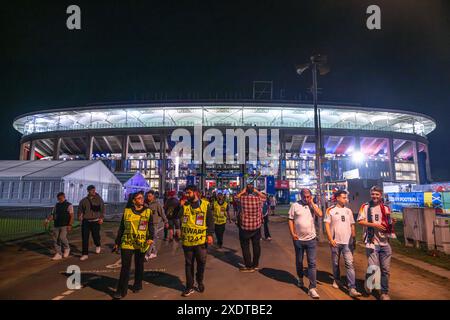 Francfort, Allemagne. 24 juin 2024. En dehors du stade de Francfort-sur-le-main après un match de football entre les équipes nationales de Suisse et d'Allemagne lors de la troisième journée du groupe A dans la phase de groupes du tournoi UEFA Euro 2024, le lundi 24 juin 2024 à Francfort, Allemagne . Crédit : Sportpix/Alamy Live News Banque D'Images