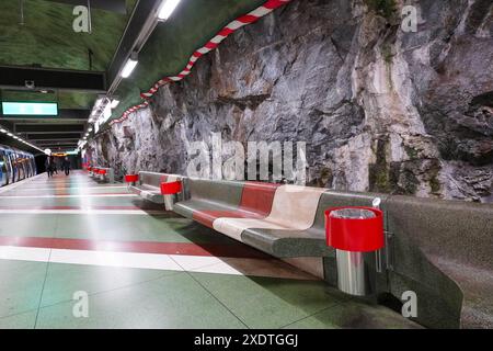 Métro Stockholms, station Tunnelbana, métro, station de métro : Kungsträdgården. Conçu par l'artiste Ulrik Samuelson. Stockholm, Suède. Banque D'Images